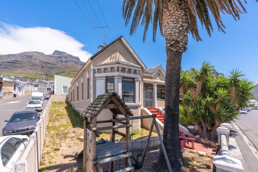 8 Bedroom Property for Sale in Walmer Estate Western Cape